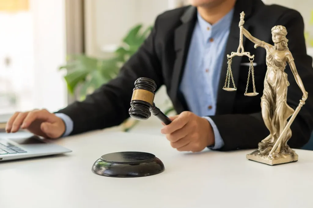 یازرلو بهترین وکیل پرونده های حقوقی در تهران حکیمیه